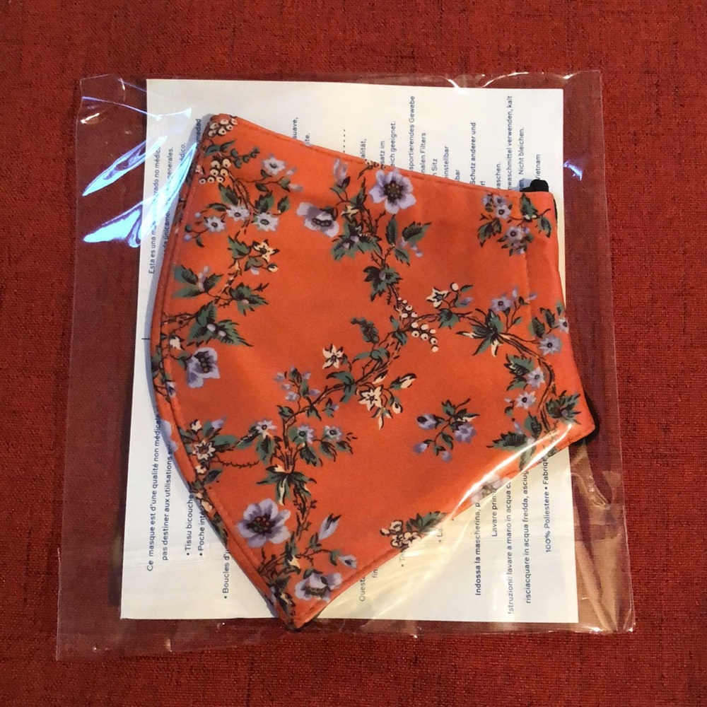 NWT - Tory Burch Face Mask